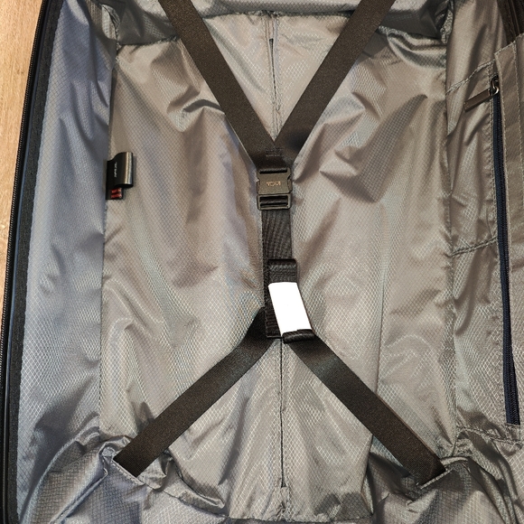 NWT Tumi V4 Continental 4 Wheeled Carry-On Front Pocket - Picture 8 of 13